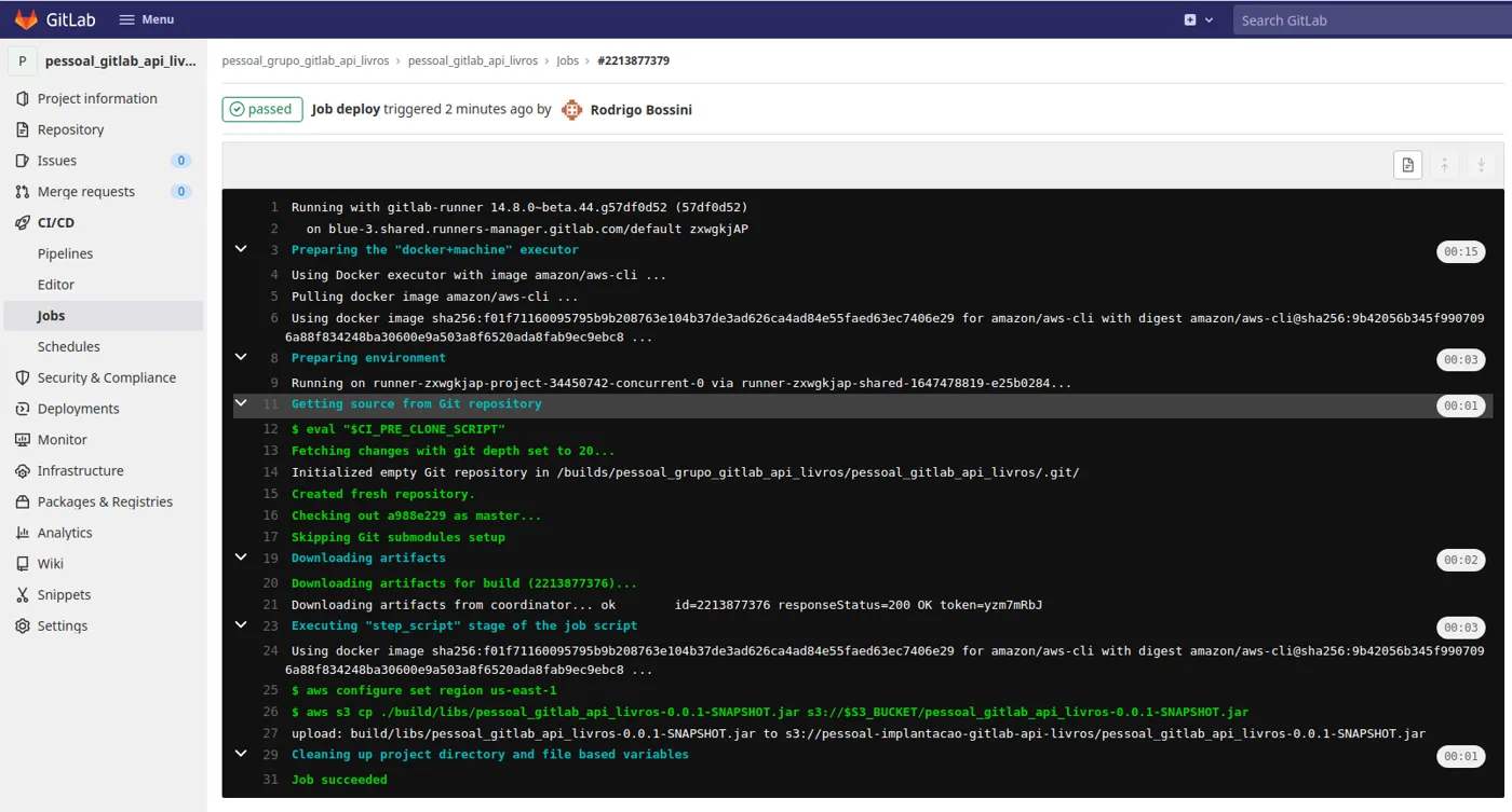 Log do job deploy mostrando aws configure set region us-east-1 e o upload do .jar para s3://pessoal-implantacao-gitlab-api-livros