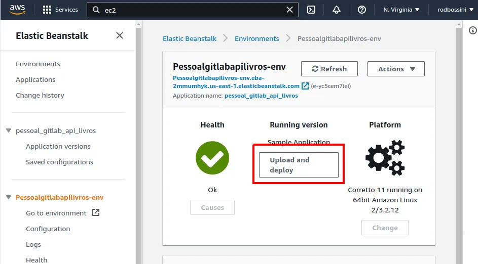 Painel do ambiente com o botão Upload and deploy destacado
