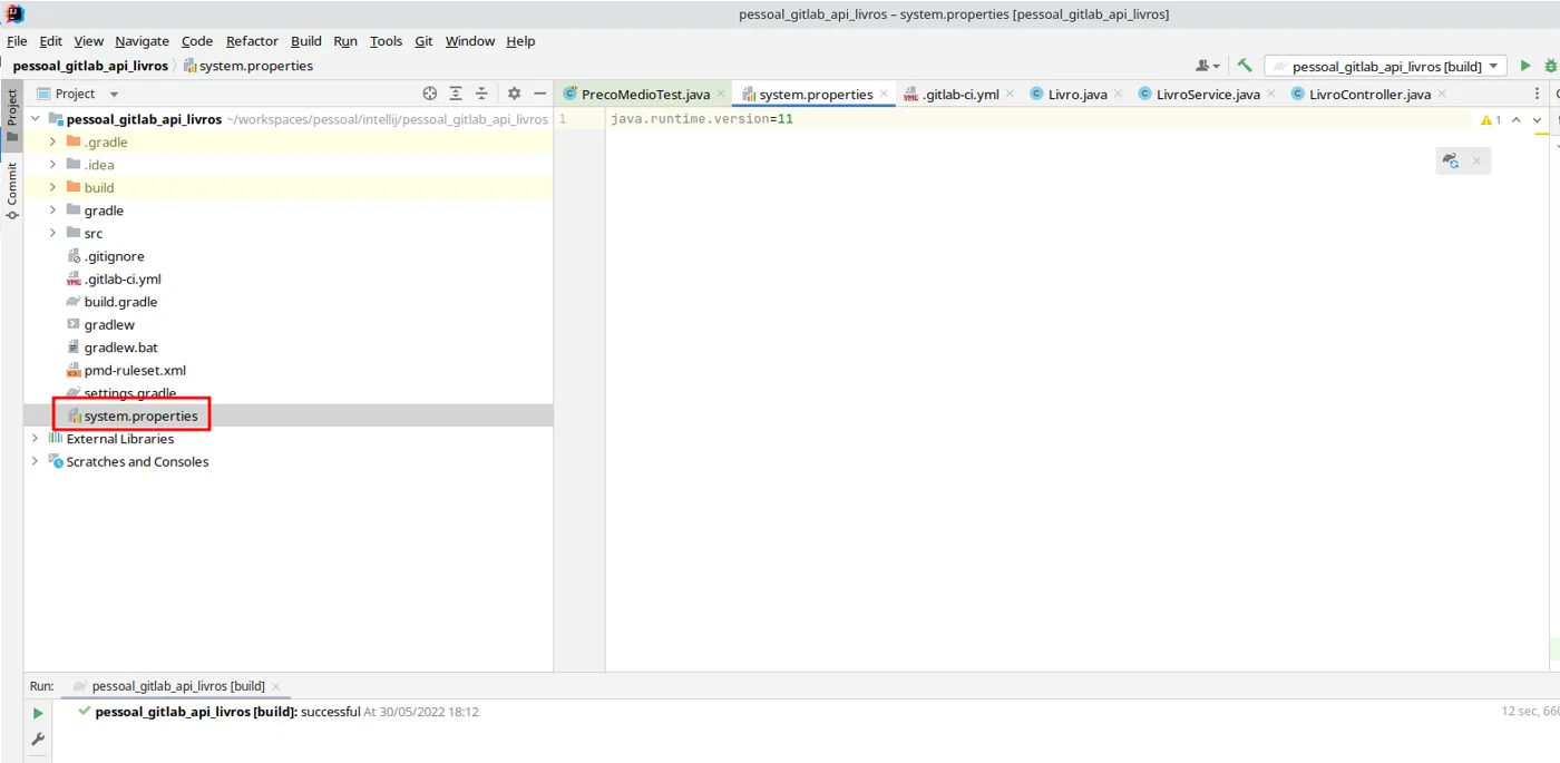 Árvore do projeto no IntelliJ com o arquivo system.properties na raiz, ao lado de build.gradle e pmd-ruleset.xml