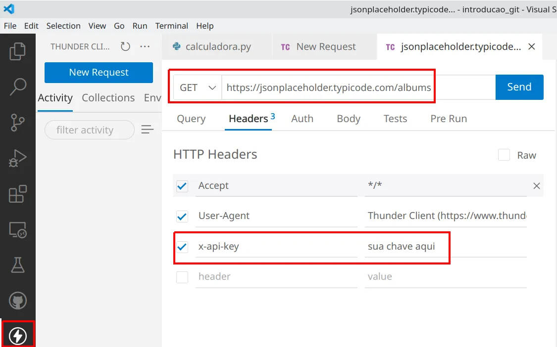 Thunder Client no VS Code com uma requisição GET e o cabeçalho x-api-key preenchido com sua chave aqui, e o ícone da extensão destacado no menu à esquerda