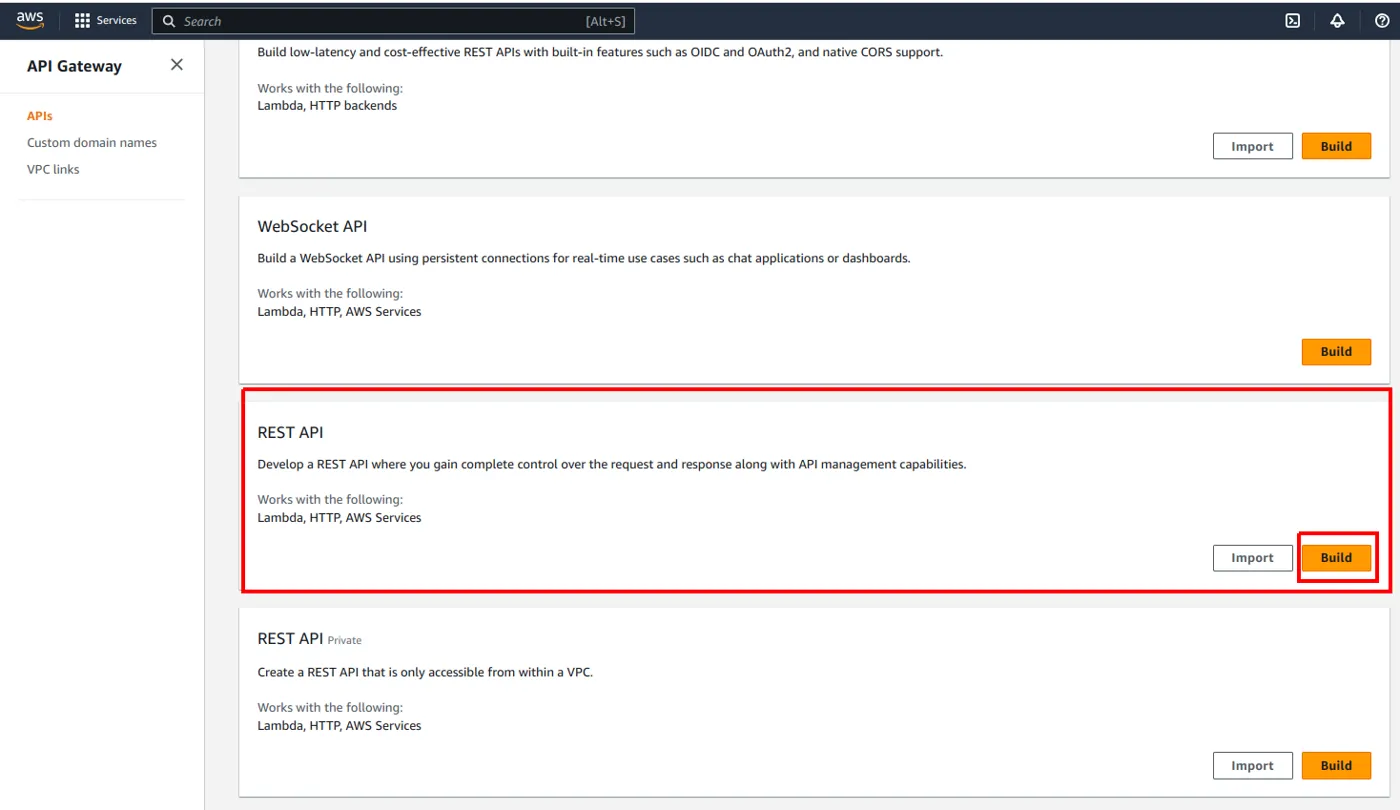 Lista de tipos de API com o quadro REST API e seu botão Build destacados