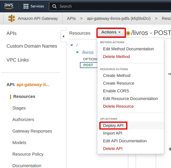 Menu Actions aberto sobre o método POST de /livros, com a opção Deploy API destacada