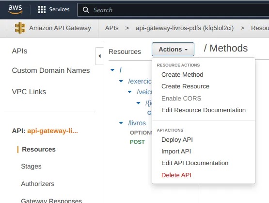 Recursos da API com o menu Actions aberto mostrando a opção Deploy API