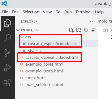 Explorer do VS Code com o arquivo cascata_especificidade.css dentro da pasta css e cascata_especificidade.html na raiz, ambos destacados