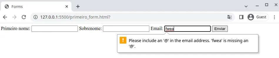 Navegador exibindo o formulário com o campo Email preenchido com um texto inválido e o balão de validação pedindo que o endereço inclua o símbolo @